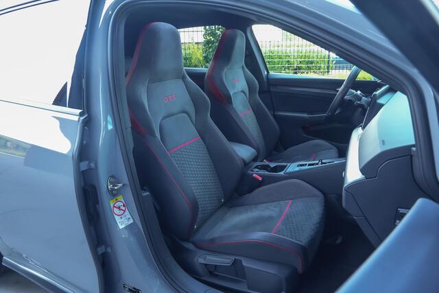 Volkswagen GOLF GTI 2.0 300pk TSI |Akrapovic|panoramadak|parkeercamera|IQ Light|blind spot|ACC|stoelverwarming|19"|