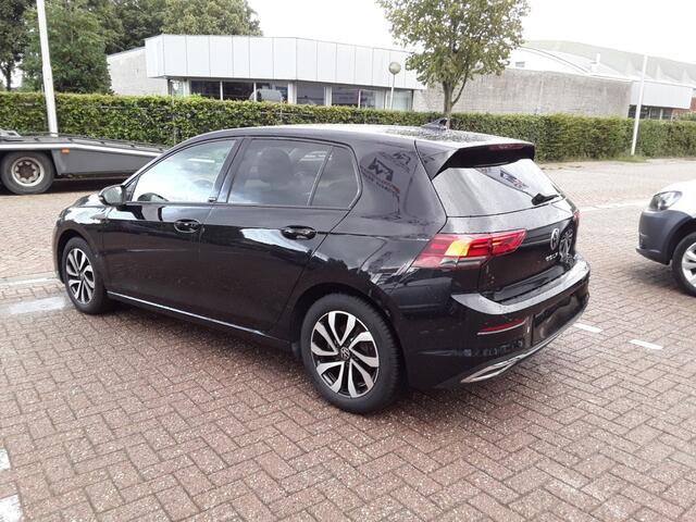 Volkswagen GOLF 1.5 eTSI DSG ACTIVE / NAVI / LED / ACC