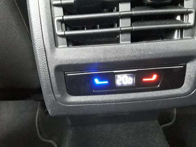 Volkswagen GOLF 1.5 eTSI DSG ACTIVE / NAVI / LED / ACC