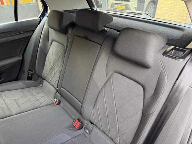Volkswagen GOLF 1.5 eTSI Style Automaat PanoSchuifdak Navi Carplay