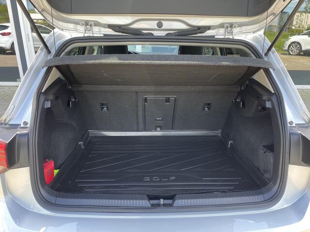 Volkswagen GOLF 1.0 TSI Life 50% deal 8.975,- ACTIE Virtual / Navi / Carplay / Cruise / Clima / Nieuw Model!