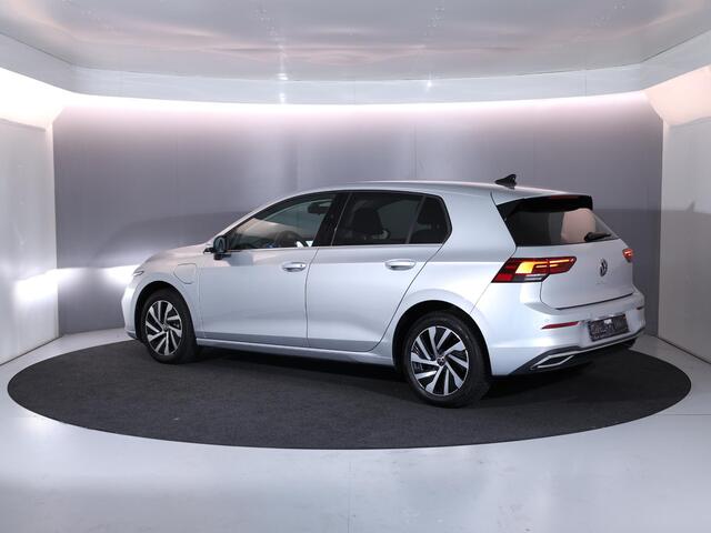 Volkswagen GOLF 1.4 eHybrid Style 204 pk Automaat (DSG) | Navigatie | Parkeersensoren | Adaptieve cruise control | LED koplampen | Stoelverwarming |