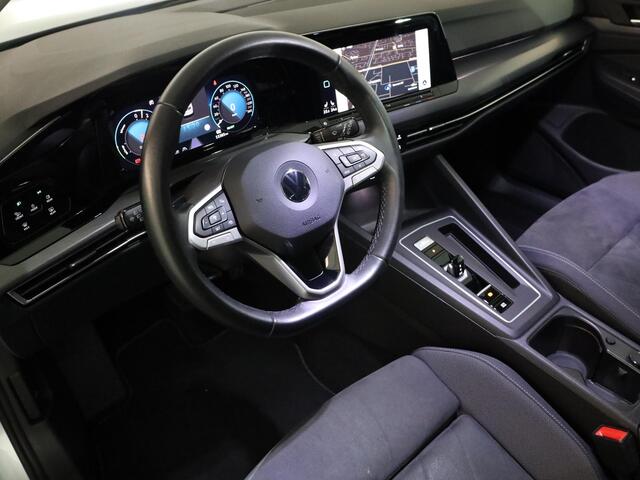 Volkswagen GOLF 1.4 eHybrid Style 204 pk Automaat (DSG) | Navigatie | Parkeersensoren | Adaptieve cruise control | LED koplampen | Stoelverwarming |