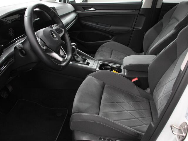 Volkswagen GOLF 1.5 TSI 150pk Style Volkswagen Golf 1.5 eTSI 150pk Style | Navigatie | Climate Control | DAB | Digitale Cockpit | Keyless Start | Lichtmetalen velgen 17" | Parkeer Sensoren | Stoelverwarming