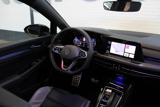 Volkswagen GOLF 2.0 TSI GTI | Nederlandse auto | Head-up display | Stoelverwarming/verkoeling | Memory seat | Schuif/kantel dak | Stuurverwarming | Apple carplay/Android auto | DAB radio |