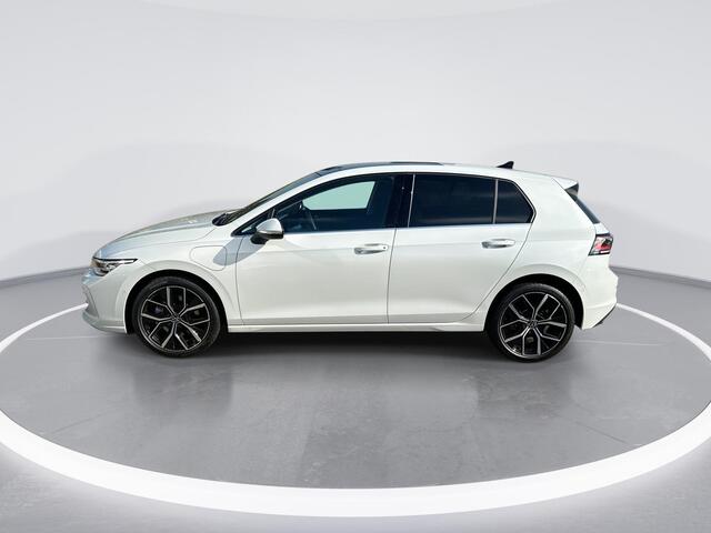 Volkswagen GOLF Style Edition 1.5 eHybrid 204 pk 6 versn. DSG · Multimedia Pakket · Panoramisch schuif-, kanteldak, elektrisch bedienbaar · Trekhaak, elektrisch inklapbaar ·