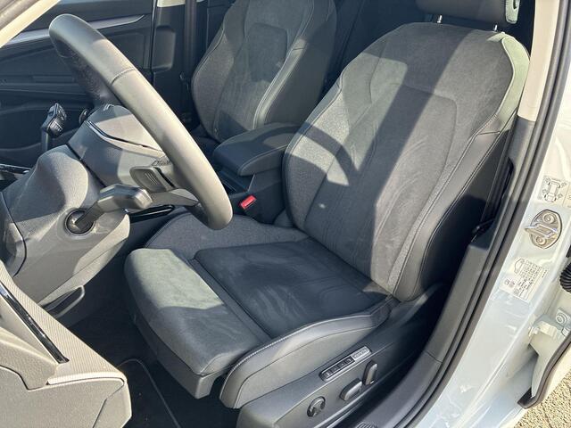 Volkswagen GOLF Style Edition 1.5 eHybrid 204 pk 6 versn. DSG · Multimedia Pakket · Panoramisch schuif-, kanteldak, elektrisch bedienbaar · Trekhaak, elektrisch inklapbaar ·