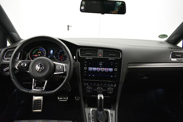 Volkswagen GOLF GTE - GTI Hybrid 204PK Camera dodehoek detectie Stoel verw App Con