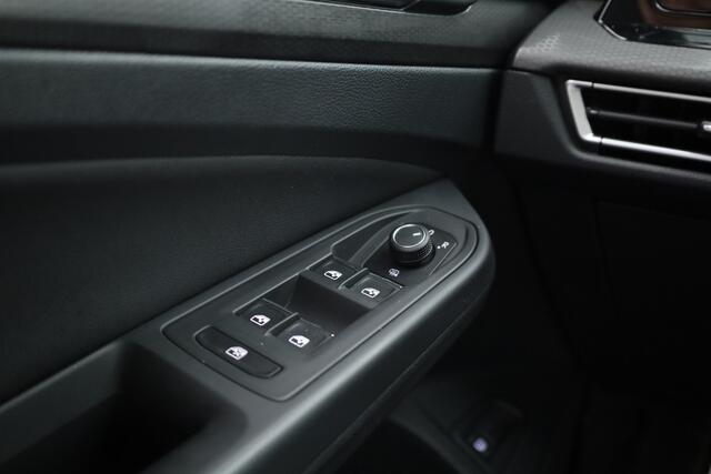 Volkswagen GOLF 1.4 eHybrid GTE | HUD | Stoelventilatie | Leder | IQ. Light | Adapt. Cruise | Elek. Trekhaak