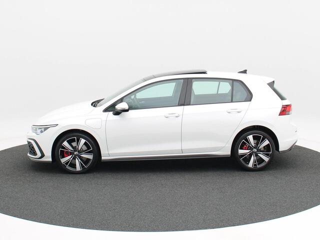 Volkswagen GOLF 1.4 eHybrid GTE | Full LED | Panorama Dak | Carplay | Climate Control | Parkeersensoren | Stoel Verwarming & Ventilatie | 18 Inch | 78.268 Km