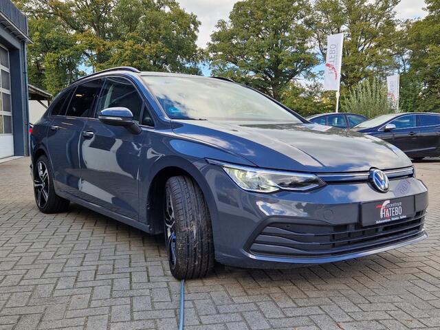 Volkswagen GOLF 1.5 TSI LIFE Bus. Autom. Navi+ Climate DAB Apple Car Trekh.