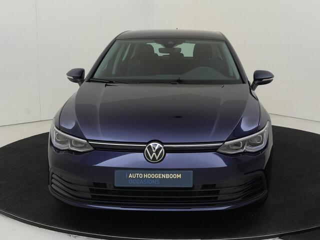 Volkswagen GOLF 1.0 TSI Life | Achteruitrijcamera | Navigatie | Dodehoek detectie | Adaptieve cruise control | Elektrisch inklapbare buitenspiegels | CarPlay | Sfeerverlichting |