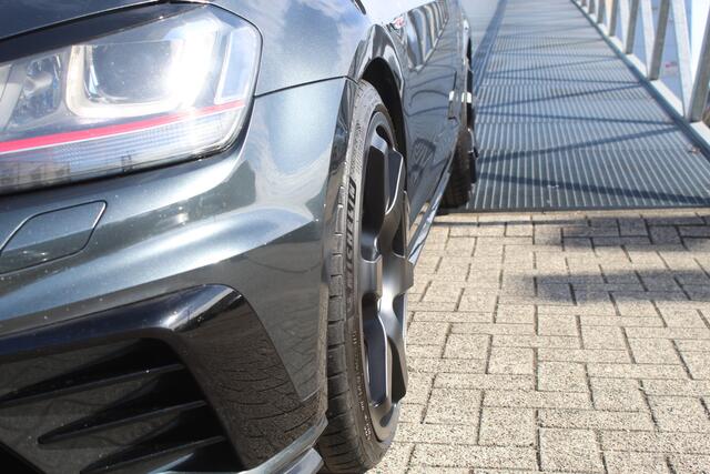 Volkswagen GOLF 2.0 TSI GTI Clubsport Panoramadak/Navigatie/Achteruitrijcamera/Parkeersensoren/Apple carplay/Stoelverwarming/Climate control/19'' Rotiform/Bear lock.