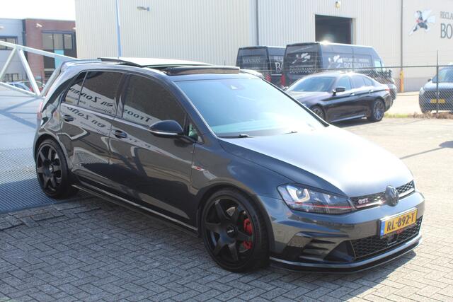 Volkswagen GOLF 2.0 TSI GTI Clubsport Panoramadak/Navigatie/Achteruitrijcamera/Parkeersensoren/Apple carplay/Stoelverwarming/Climate control/19'' Rotiform/Bear lock.