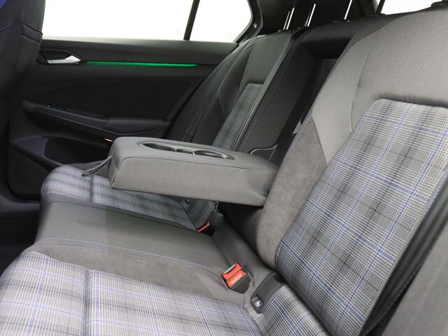 Volkswagen GOLF 1.5 eHybrid GTE 272PK DSG Trekhaak wegklapbaar, Head-up Display, Panoramadak, Area View, 18" Catania LMV, Adaptive Cruise Control, Black Style, Winterpakket, Navigatie