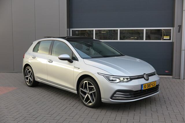 Volkswagen GOLF 1.5 eTSI 150pk DSG 1st Edition , Stoelverw. Panoramadak , Virtual cockpit, Electr. bestuurdersstoel met massage , Navigatie , DAB+ Carplay etc.