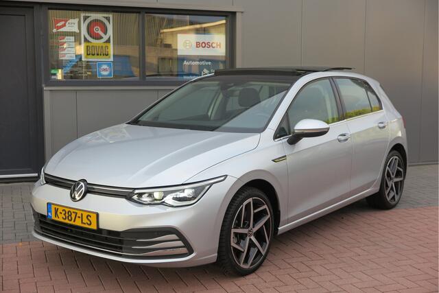 Volkswagen GOLF 1.5 eTSI 150pk DSG 1st Edition , Stoelverw. Panoramadak , Virtual cockpit, Electr. bestuurdersstoel met massage , Navigatie , DAB+ Carplay etc.