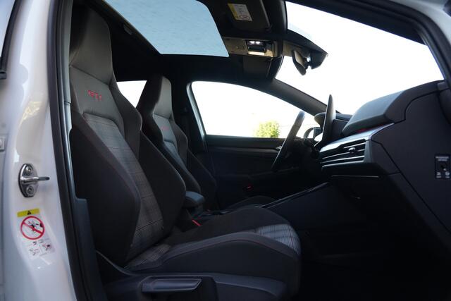 Volkswagen GOLF 2.0 TSI GTI 265pk Panoramadak/HarmanKardon/Camera