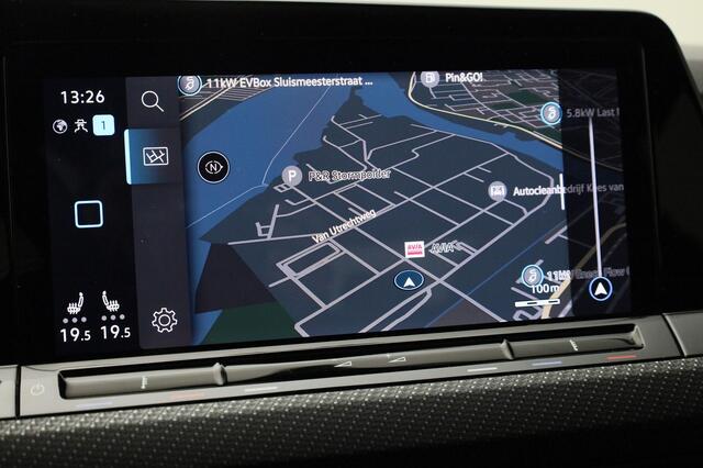 Volkswagen GOLF 1.5eTSI/150PK R-Line Blackstyle DSG · Panoramadak · Trekhaak · Camera + Parkeersensoren · Garantie tot december 2025