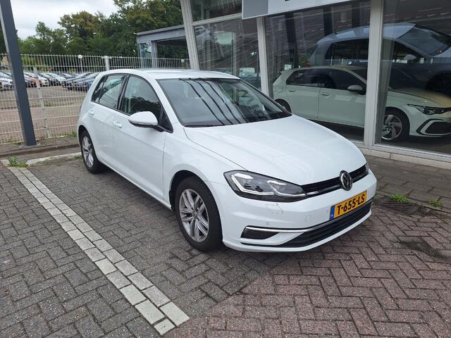 Volkswagen GOLF 1.0 TSI Highline / Led verlichting / Stoelverwarming / PDC / Alcantara / Navi / Adaptive cruise