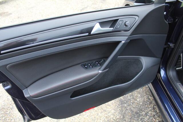 Volkswagen GOLF GOLF 7 GTI 2.0 PERF DSG /Panorama dak/ VW dealer onderhouden