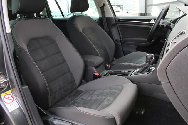 Volkswagen GOLF 1.5 TSI Highline / Carplay / Camera / Automaat