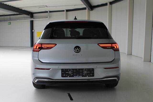 Volkswagen GOLF 1.5 TSI Life Navigatie | 16"Velgen | Dodehoek assistent | Stoelverwarming | Led verlichting