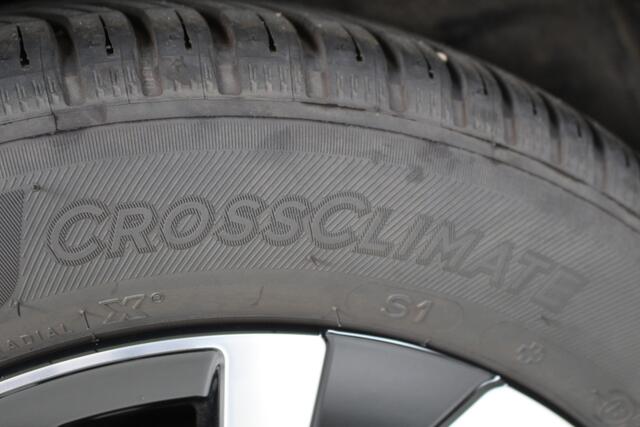 Volkswagen GOLF 1.5 TSI Life Navigatie | 16"Velgen | Dodehoek assistent | Stoelverwarming | Led verlichting