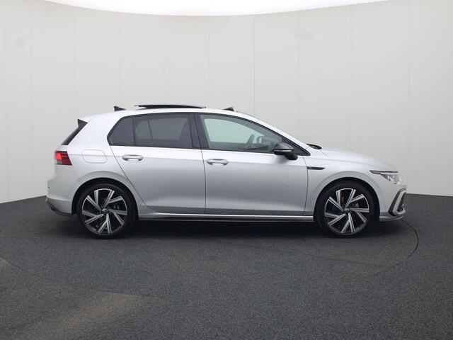 Volkswagen GOLF 1.5eTSI/150PK R-Line Blackstyle DSG · Panoramadak · Camera · Apple/android Car Play · Stoelverwarming ·