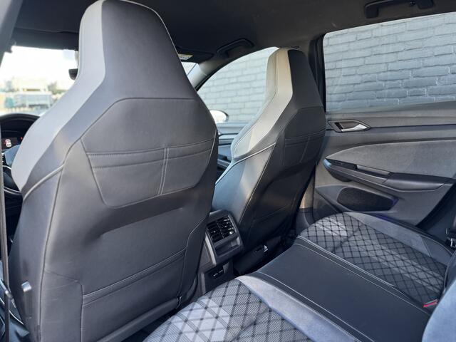 Volkswagen GOLF 1.5 eTSI 150PK 3 x R-Line | ACC | Climate | Navi | Carplay | Sfeerverl. | ¤20.900,- Incl. BTW