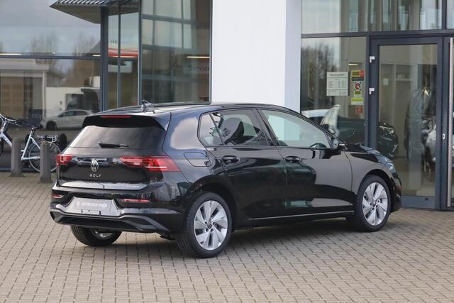 Volkswagen GOLF 1.5 eHybrid Life Edition 204PK / 150kW, Achteruitrijcamera, stoel- en stuurwiel verwarming, navigatie, Apple Carplay / Android Auto, 17" 'Nottingham' LMV, LED verlichting, DAB+, spraakbediening (voice-control), digital cockpit pro, multifunctioneel ledere
