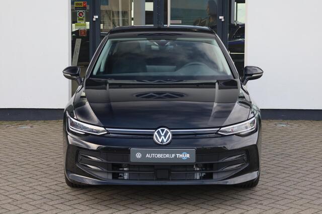 Volkswagen GOLF 1.5 eHybrid Life Edition 204PK / 150kW, Achteruitrijcamera, stoel- en stuurwiel verwarming, navigatie, Apple Carplay / Android Auto, 17" 'Nottingham' LMV, LED verlichting, DAB+, spraakbediening (voice-control), digital cockpit pro, multifunctioneel ledere