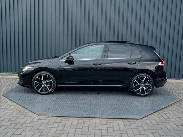 Volkswagen GOLF 1.5 eTSI 50 Jaar Edition | Panodak | Stoelgeheugen | Trekhaak Elk. Wegkl. | Harman/ Kardon | Prijs Rijklaar!!