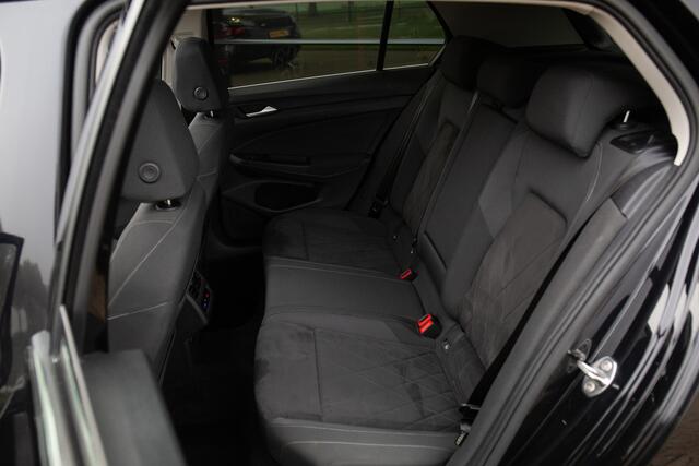 Volkswagen GOLF 1.5 TSI Style , Panoramadak, Trekhaak, Carplay,