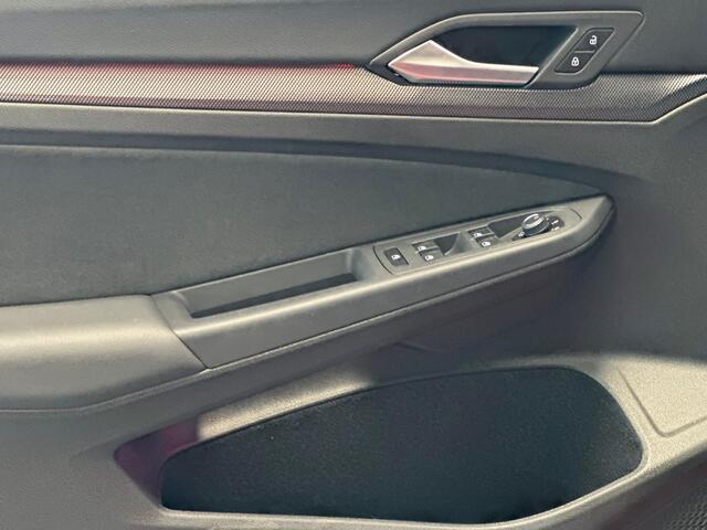 Volkswagen GOLF 1.5 150pk eTSI R-Line Edition Dodehoeksensoren | Achteruitrijcamera | Adaptive cruise control