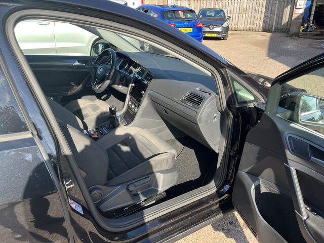 Volkswagen GOLF 1.0 TSI Comfortline Business STOELVERWARMING MASSAGESTOELEN CARPLAY