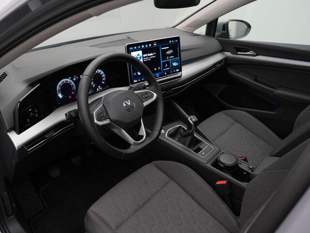 Volkswagen GOLF 1.5 TSI 115 pk Life Edition | Panoramadak | Stuur-/stoelverwarming | Parkeersensoren voor/achter