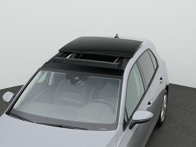 Volkswagen GOLF 1.5 TSI 115 pk Life Edition | Panoramadak | Stuur-/stoelverwarming | Parkeersensoren voor/achter