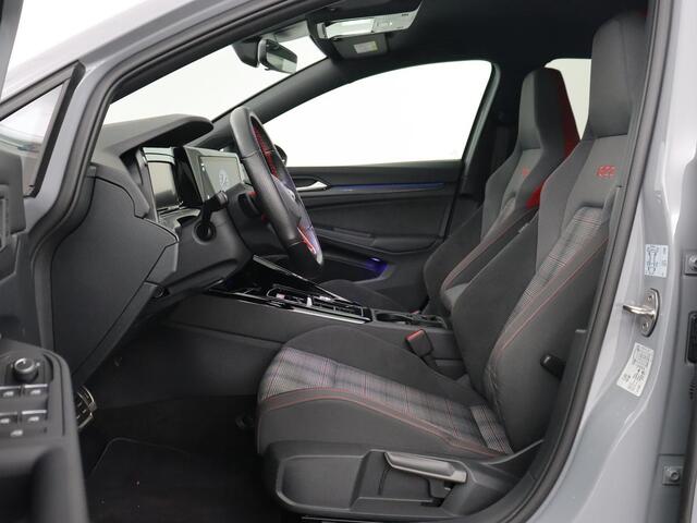 Volkswagen GOLF 2.0 TSI GTI | Carplay | Sfeerverlichting | LED Plus | Sportstoelen | Parkeerhulp | Cruise control | Digital Cockpit | Climate control