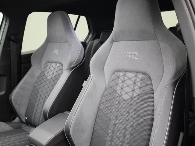 Volkswagen GOLF 1.5eTSI/150PK R-Line Blackstyle DSG · Panoramadak · Camera + Parkeersensoren · Apple Car Play · Garantie tot februari 2026