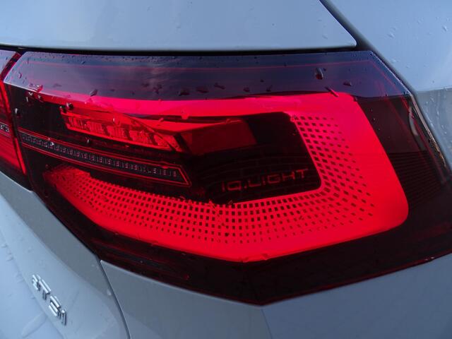 Volkswagen GOLF 1.5 eTSI R-Line 3x R LINE | NAVIGATIE | PANORAMADAK | SPORT INTERIEUR | ADAPTIEVE CRUISE| STUUR/STLE VERWARMING | IQ LED PAKKET | ACHTERUIT RIJ CAMERA | SFEERVERLICHTING |