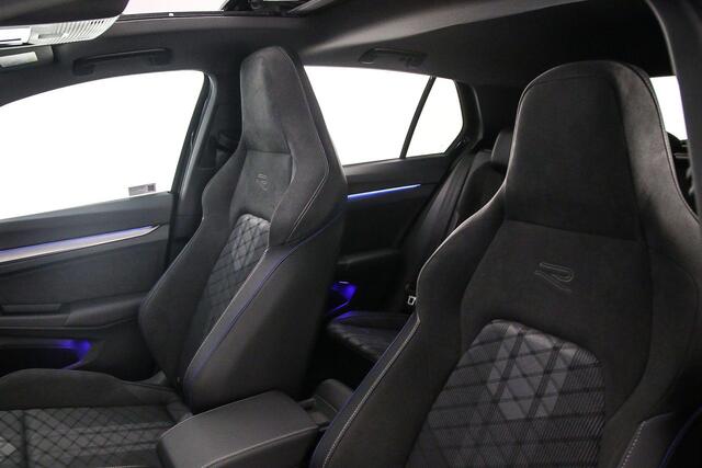Volkswagen GOLF R-Line Edition 1.5 eTSI 150pk DSG Automaat Panoramadak, Harman Kardon audio, Adaptive cruise control, Achteruitrijcamera, LED matrix koplampen