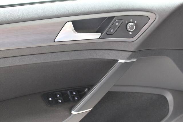 Volkswagen GOLF 1.0 TSI Comfortline Navigatie | Automatische Airco | lichtmetalen velgen | Parkeersensoren