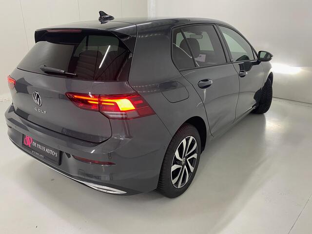 Volkswagen GOLF 1.5 eTSI Style Camera Trekhaak Apple Carplay Standkachel Headup 17inch Navigatie