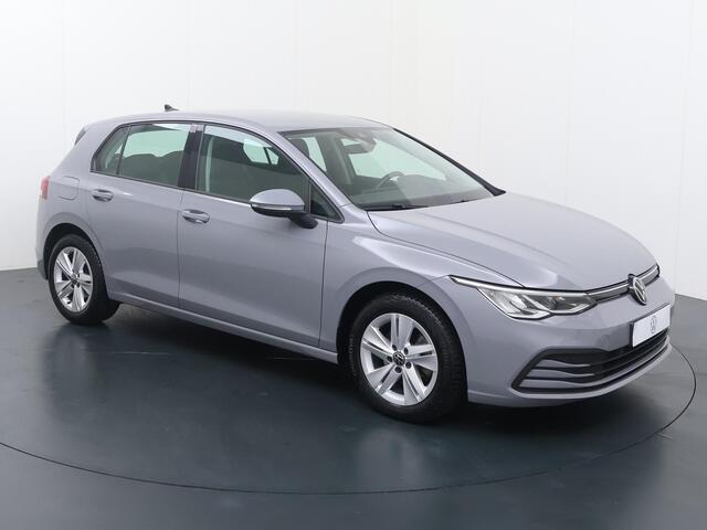 Volkswagen GOLF 1.0 TSI Life | 110 PK | Navigatiesysteem | Achteruitrijcamera | Adaptive cruise control |