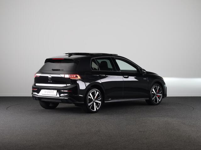 Volkswagen GOLF 1.5 eHybrid GTE 272 pk Automaat (DSG) | Sportpakket | Panoramadak | Lederen bekleding | Elektr. trekhaak | Parkeersensoren | Blackstyle | Stoelverwarming |