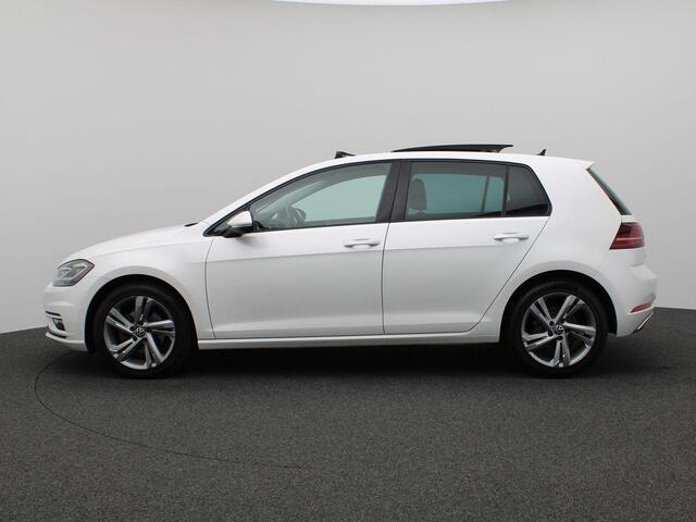 Volkswagen GOLF 1.4 TSI Highline 125PK DSG Pano-Schuifdak, Keyless, Adaptieve Cruise Controle, Digital Cockpit, Achteruitrijcamera, Alarm, Ergo Comfort stoel, Navi, Stoelverwarming, Trekhaak, 17" LM Velgen
