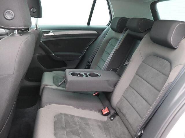 Volkswagen GOLF 1.4 TSI Highline 125PK DSG Pano-Schuifdak, Keyless, Adaptieve Cruise Controle, Digital Cockpit, Achteruitrijcamera, Alarm, Ergo Comfort stoel, Navi, Stoelverwarming, Trekhaak, 17" LM Velgen