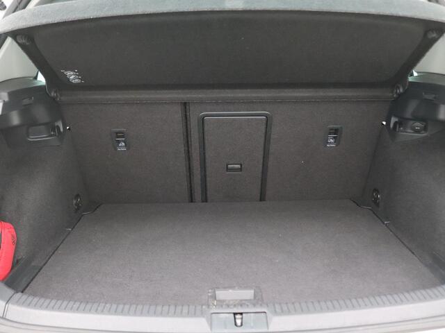 Volkswagen GOLF 1.4 TSI Highline 125PK DSG Pano-Schuifdak, Keyless, Adaptieve Cruise Controle, Digital Cockpit, Achteruitrijcamera, Alarm, Ergo Comfort stoel, Navi, Stoelverwarming, Trekhaak, 17" LM Velgen