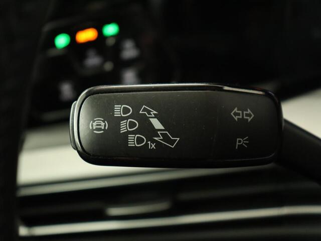 Volkswagen GOLF 1.5 TSI Life Bns | Panoramadak | Adaptive Cruise | Stoelverwarming | Camera | Navigatie | Carplay | Sfeerverlichting